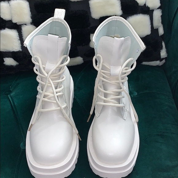 Shoes - White combat boots 🥾